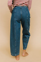 Collins Barrel Jeans in Dark Wash