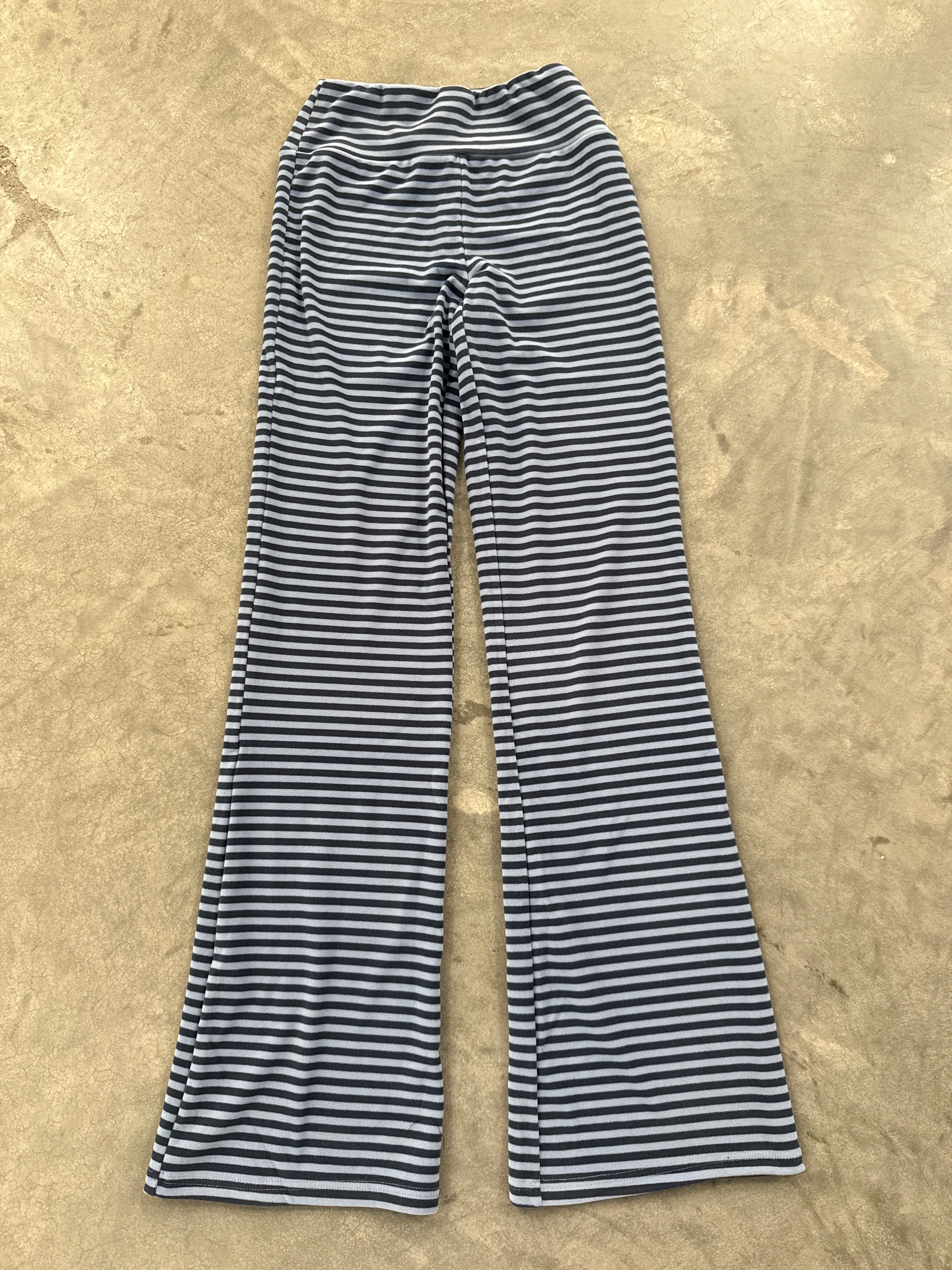FINAL SALE - FLAWED Porter Yoga Pants in Navy - Small