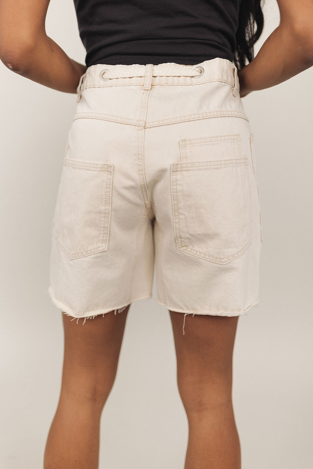Joey Barrel Shorts in Cream