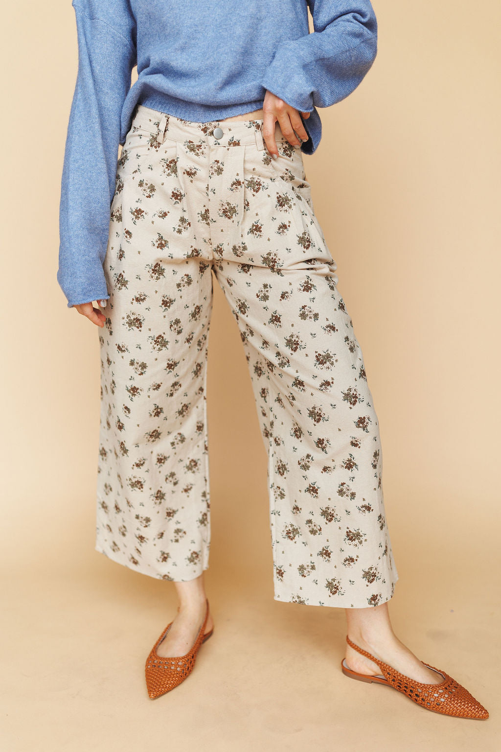 Charlie Floral Pants in Tan – Henly