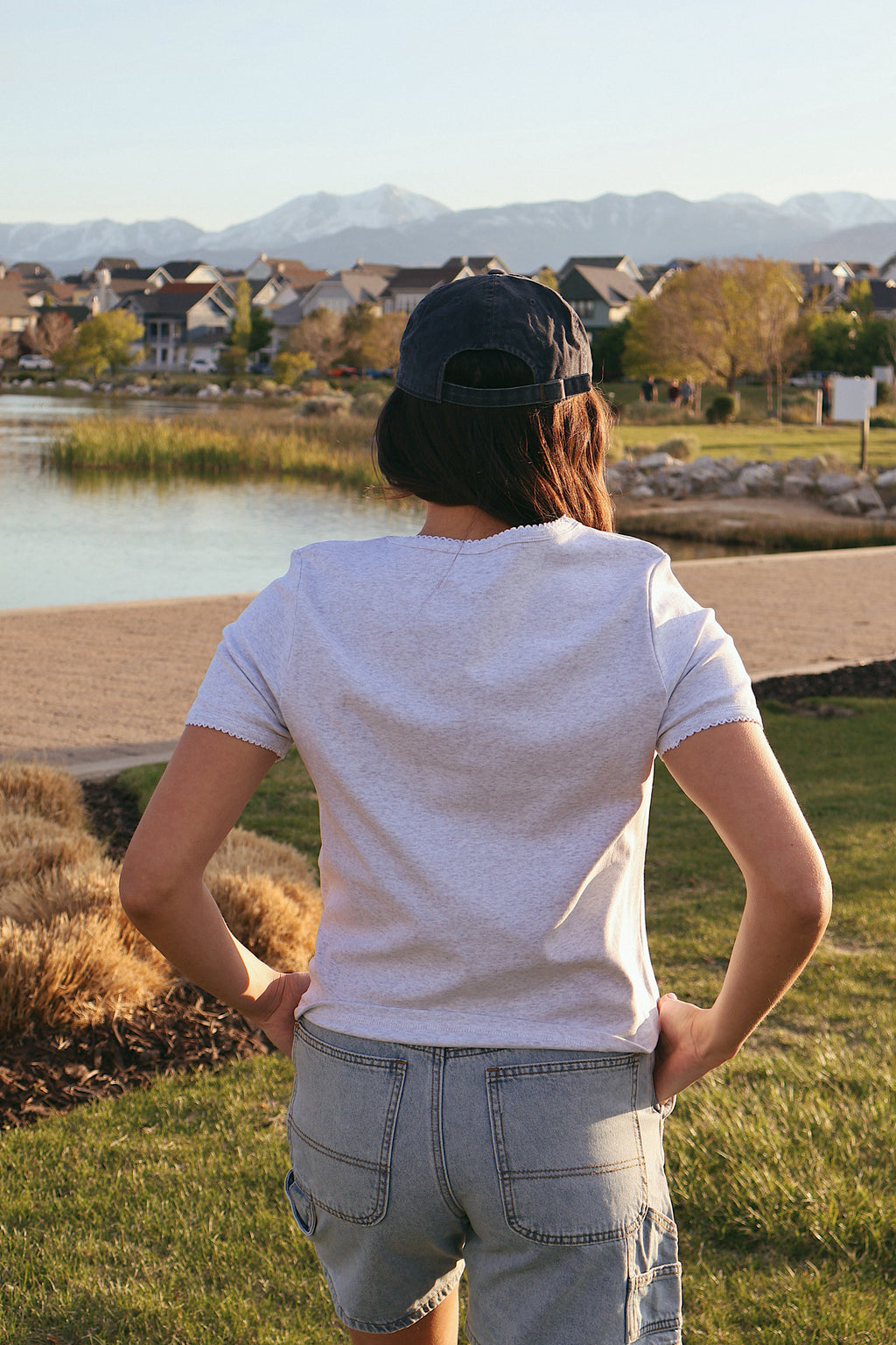 Scallop Edge Basic Tee in Grey