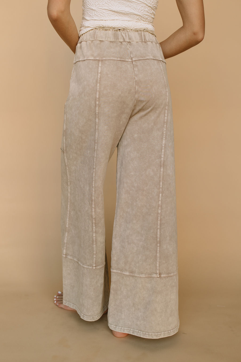 Milo Lounge Pants in Oatmeal Acid Wash Secondary image