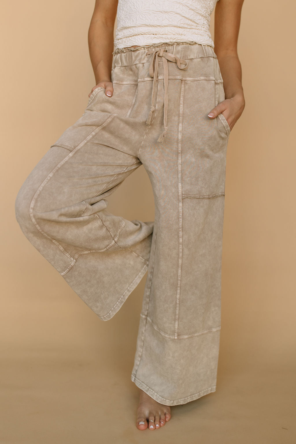 Milo Lounge Pants in Oatmeal Acid Wash Main image