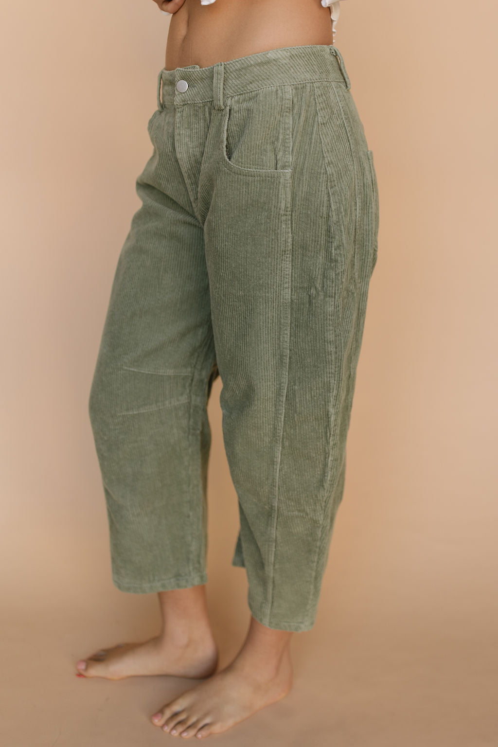 Aiden Corduroy Barrel Jeans in Olive